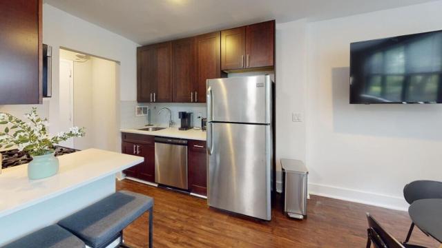 Avenue B152 Perfect 2br! Pool Parking Gym