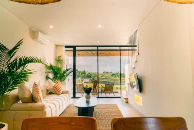 Mahavira 2 BR Private Pool Villa With Rice field View