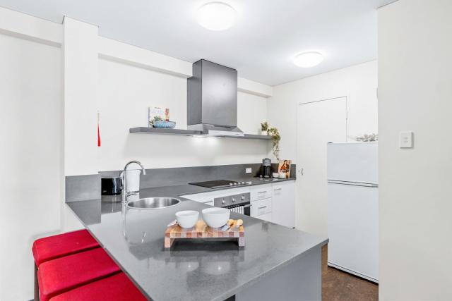 Apartment with City Views in East Perth