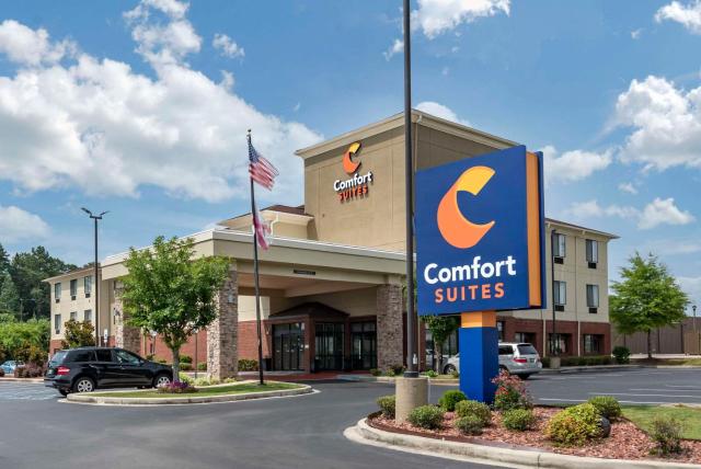 Comfort Suites Pell City near Logan Martin Lake