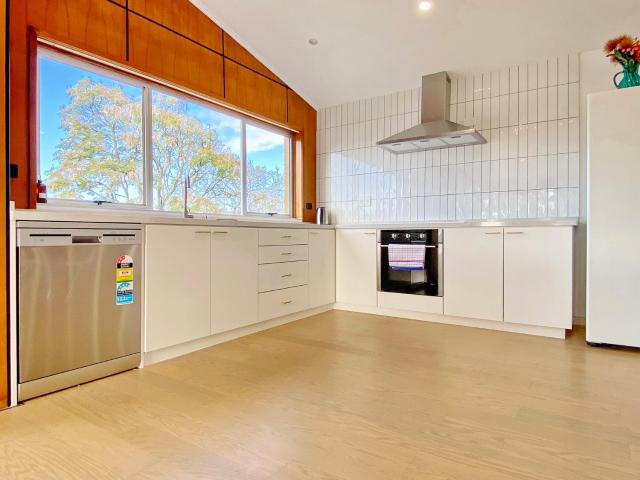 Waterfront villa near IKEA and Sylvia Park