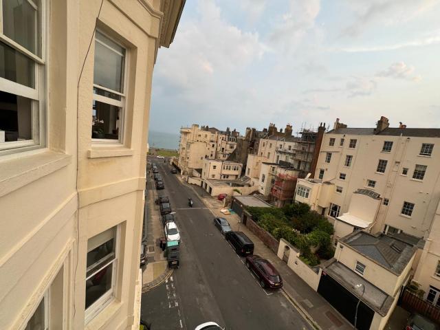 3 Bed Flat By Hove SeaFront Holland Road