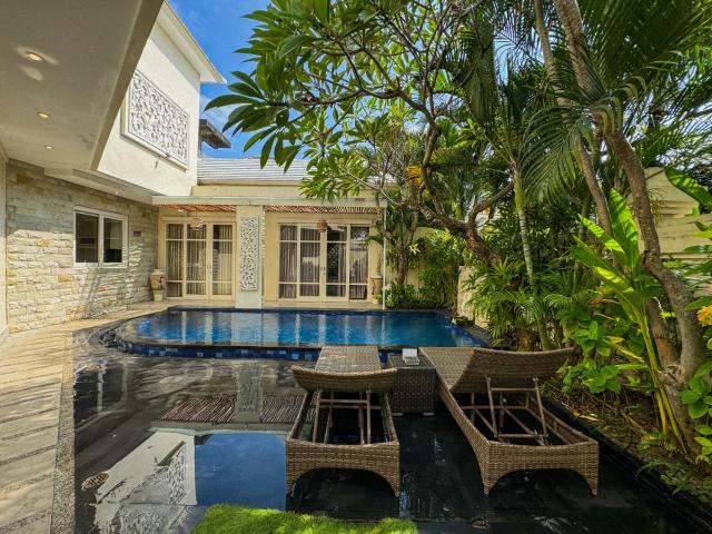 Awila Villas Kuta, 3-Bedroom Private Pool Villas Near Kuta Beach