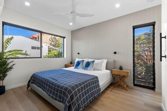 SPECTACULAR THREE BAYS