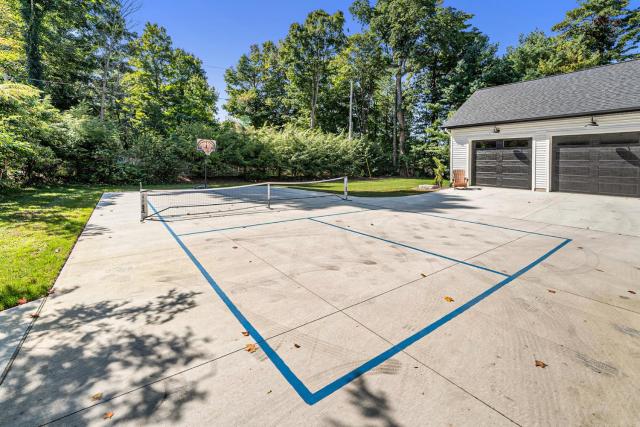 Beach Glass Retreat - Pickleball, Lake access 2 minute walk away, luxury home