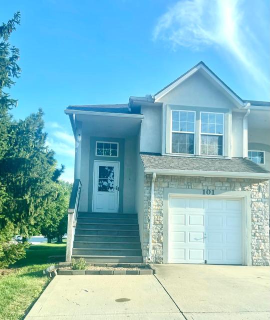 Olathe sleeping Beauty 3bdr and 2 baths