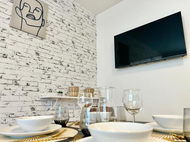 Brand New Central & Modern Apartment