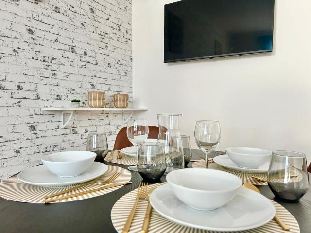 Brand New Central & Modern Apartment