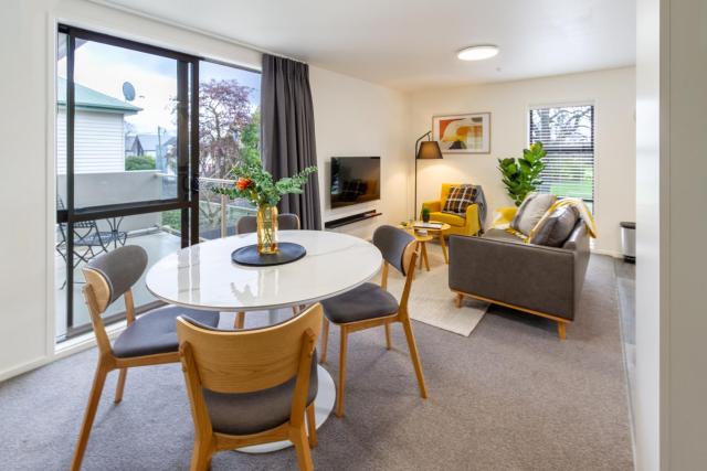 Warm CHCH Apartment Park View & Garage Parking