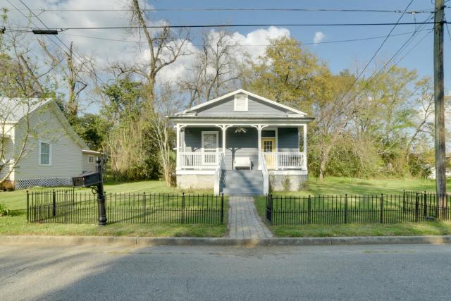 Cozy Thomasville Cottage - Walk to Downtown!