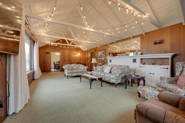 Cozy Hillsdale Home ~ 1 Mi to Baw Beese Lake!