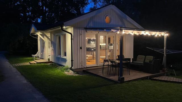 Modernt gästhus med två sovrum och bäddsoffa