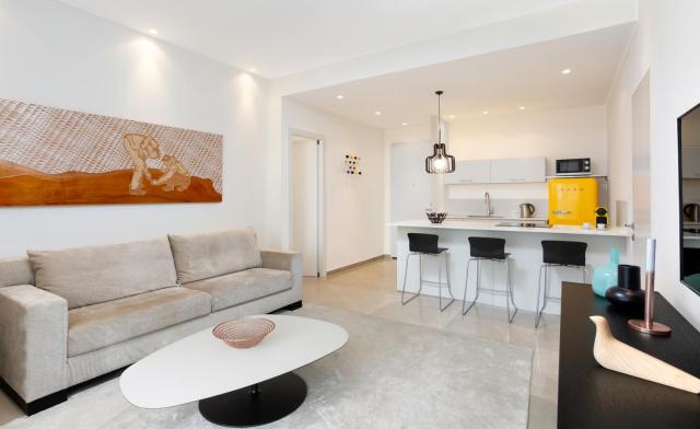 Chic White City 1BR in Neve Tsedek by HolyGuest