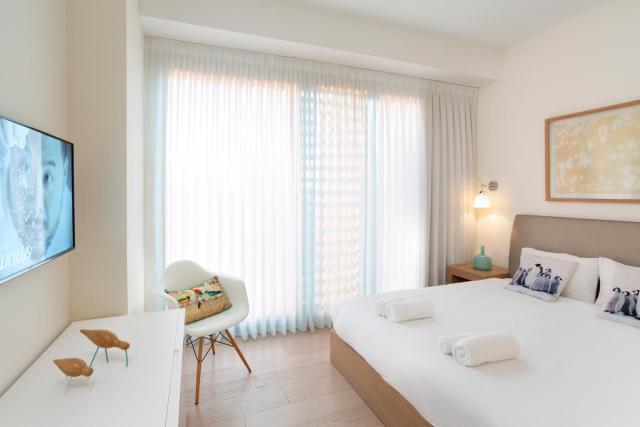 Chic White City 1BR in Neve Tsedek by HolyGuest
