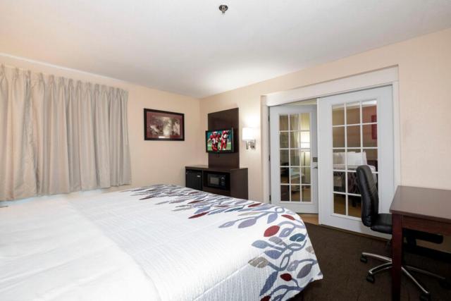 Red Roof Inn PLUS + Phoenix West