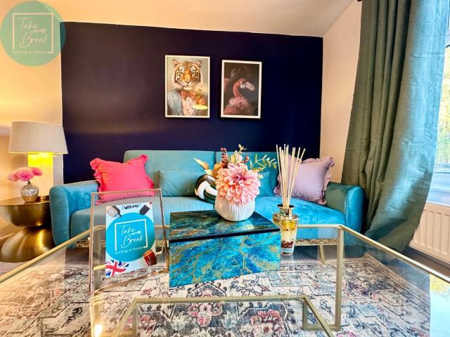 Charming 2BR Swinton House -Close to Manchester City Center