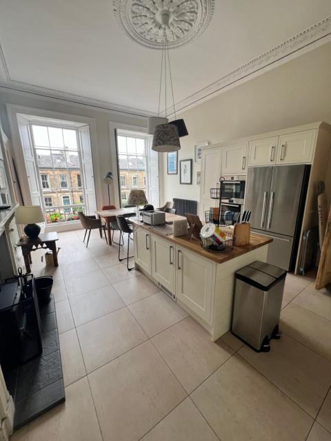 Georgian 4 Bedroom 3 Bathroom New Town Apartment