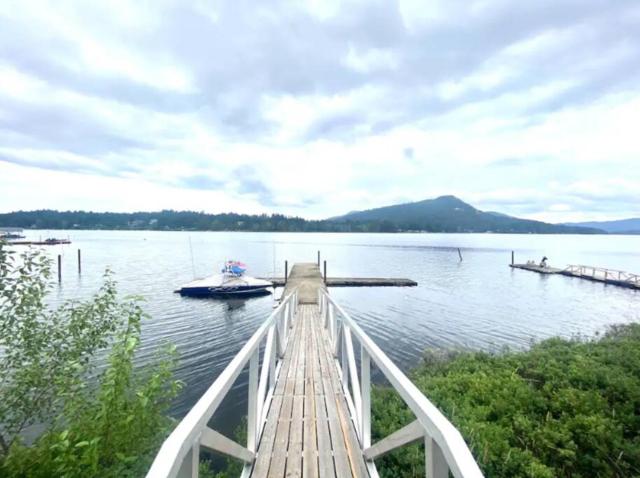 Executive 1 Bedroom Lakeview Retreat