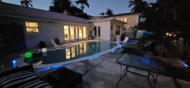 Beachside Bliss Pool Retreat Half mile to Beach
