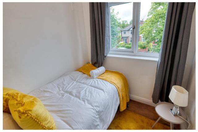 Contractors & Relocation haven, 3BD House, Secure off-site parking & office space