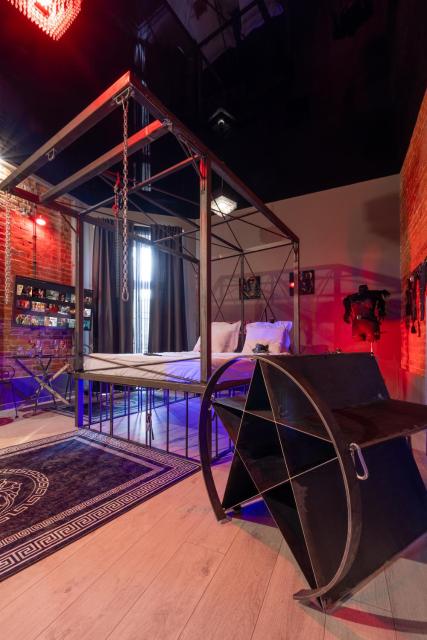BDSM GREY by BAST TOP LOCATION Manufaktura Apart 18 Centrum Miasta , Idelny na Prezent , Parking na terenie , Bardzo Wygodne Łóżko ,OGROMNE LUSTRO ,Tylko dla dorosłych ADULTS ONLY