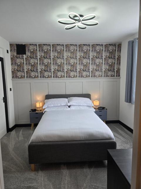 Double Room with Ensuite Bathroom