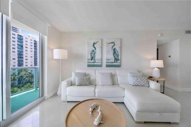 Luxe Hollywood Beachfront Condo
