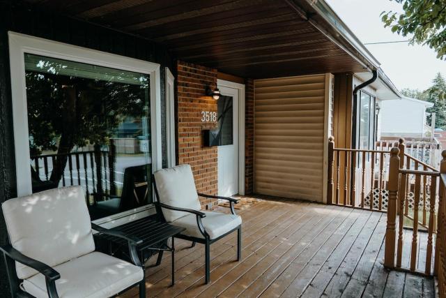 Central Calgary & Nearby Mountain Escape - 4 Beds