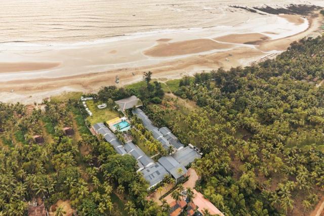 Foxoso La Beach Resort & Spa