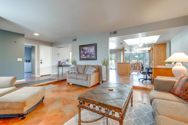 5 Mi to ASU! Family Getaway w/ Patio & Fire Pit