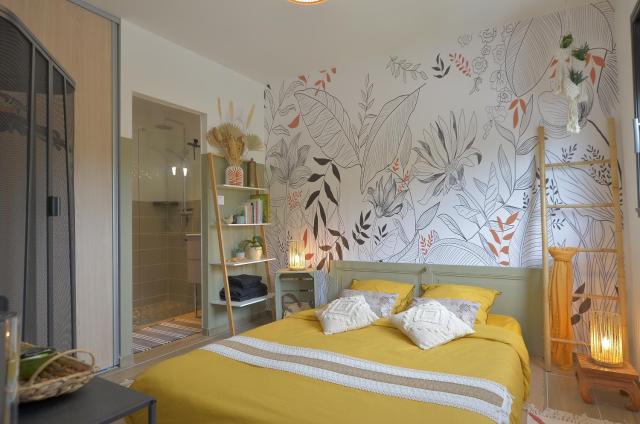 Chambre chez l'habitant dans Villa d'architecte avec Piscine chauffée