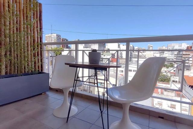 Technicolor Monoambiente con Balcon