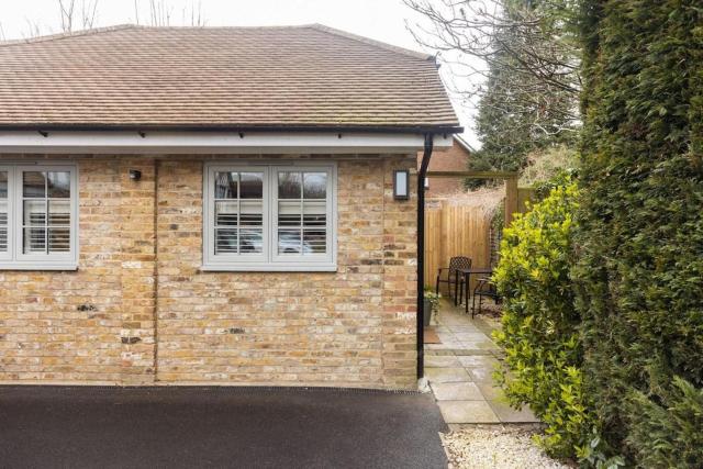 Peaceful Studio Flat with Patio and Dogs allowed