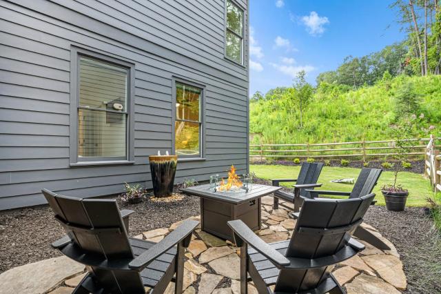 A Stoney Marina - Waleska, GA - Take in Beautiful Lake Views, Soak in the Hot Tub, Challenge Friends in the Arcade, and Enjoy Ga
