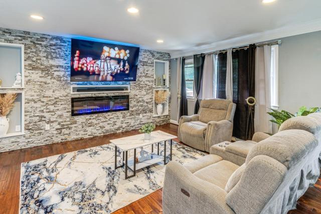 Modern Fort Washington Apt: 14 Mi to National Mall