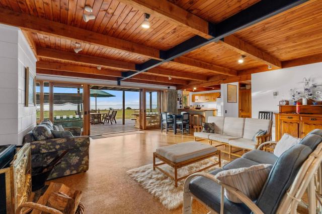 Lakefront Retreat - Lake Taupo Holiday Home