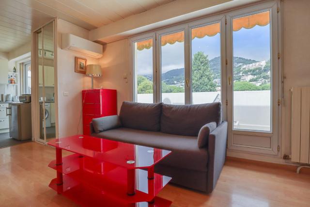 Cosy studio, proche Plage et Gare, vue Montagne