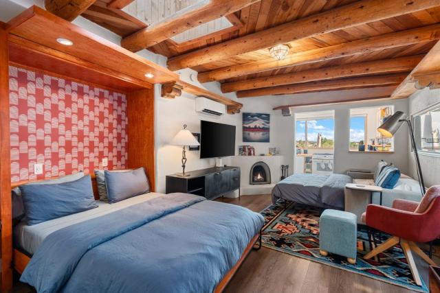 Scenic Santa Fe Downtown Escape