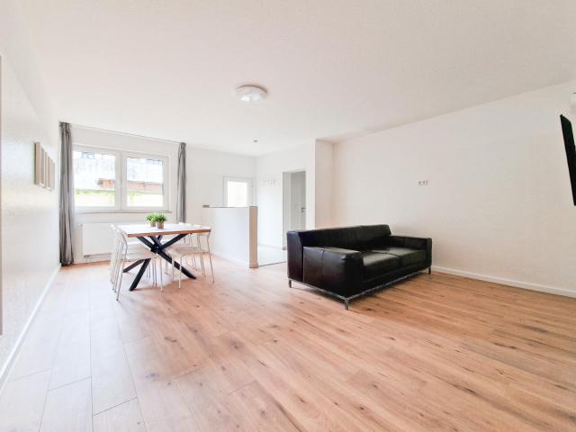 Tolstov Apartments - 4 Zimmer Wohnung mit Terrasse - 25 Min zur Messe DUS