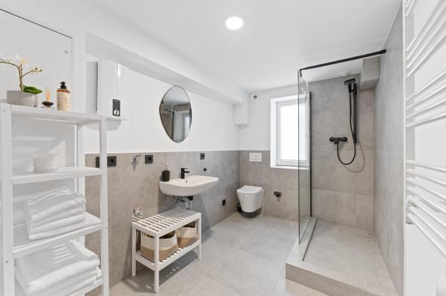 TOP Apartments - Stilvolle Wohnung mit Loggia im Stadtzentrum - Kingsize Bett - Smart TV - Netflix - 60qm - 24h Check-In