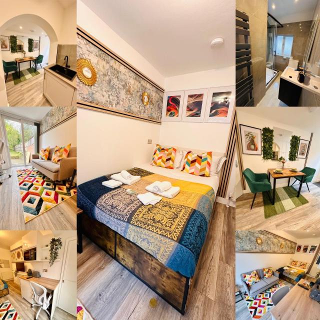 Newly Renovated Private Room with own Kitchenette in a shared house in Birmingham B29 R2