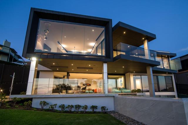 Somers Sanctuary - Clifftop Luxury with Pool & Sauna
