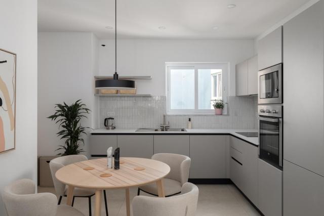 Modern 2BR Apartment with Outside Furniture - Close to Sliema, Saint Julians & Valletta