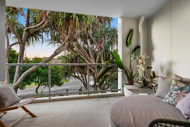 Villa Two Coolum, opposite beach, 4 pools