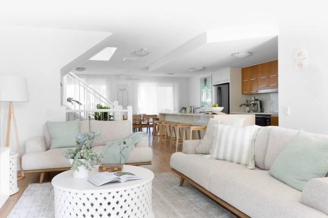 Villa Two Coolum, opposite beach, 4 pools
