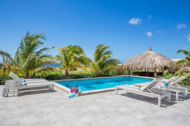 Villa Mistral - Luxurious 5 Bedrooms, Clean, New And Child-friendly That Is 5min Drive From The Beac