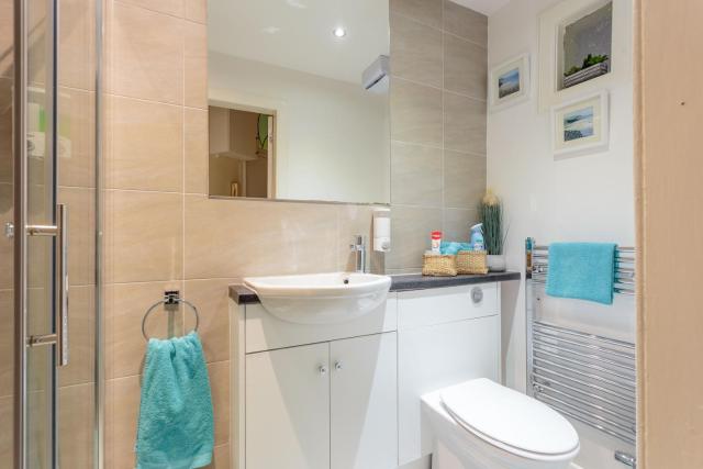 Free Parking | City Centre | Sleeps 6 | 2 Bedrooms