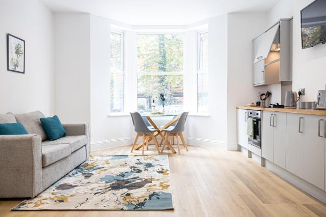 1-Bed Apartment in Manchester by 53 Degrees Property, Ideal for Long Term, Couples or Business Groups!