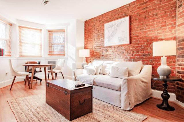 Quaint DC Private 1-BR Walk to METRO-rail subway