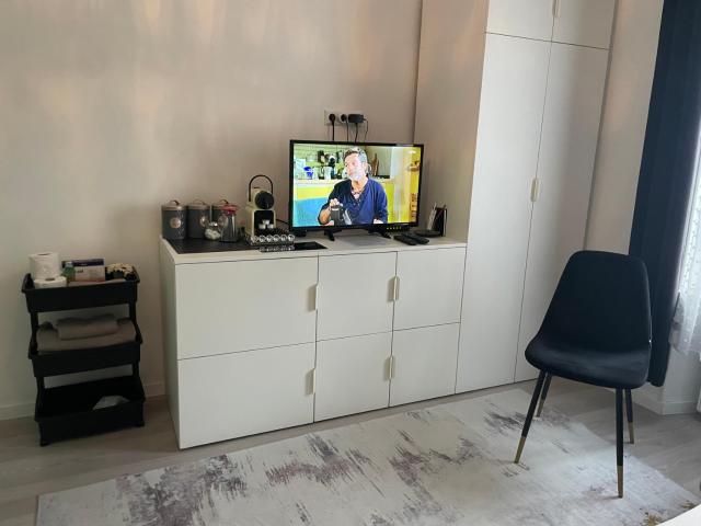 EXECUTIVE SINGLE ROOM WITH EN-SUITE in GUEST HOUSE CITY CENTRE
